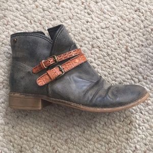 Roxy boots